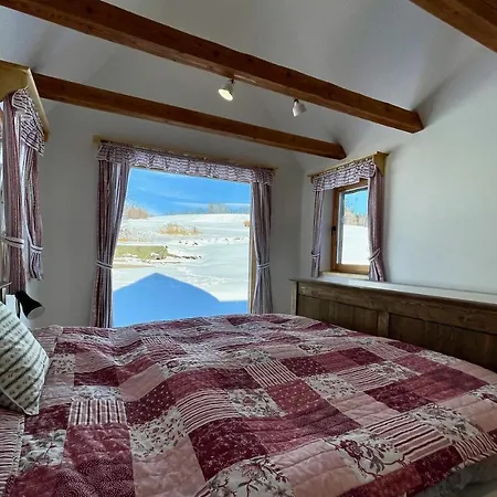 Dead Fox Na Samote Дом отдыха